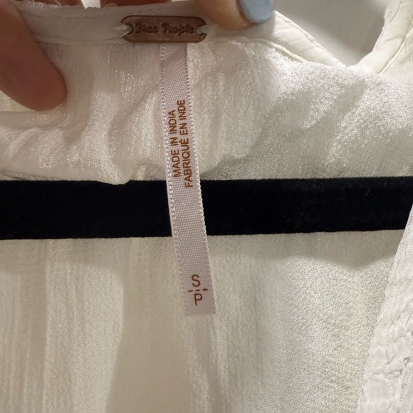 Free People Small Elegant White and Black Floral Women's Top EUC - Picture 6 of 8